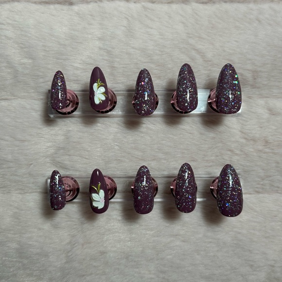 Sparkle and Flower Gel Nails - Picture 1 of 3